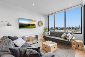 Chic 2-Bed with a Generous Design and City Views